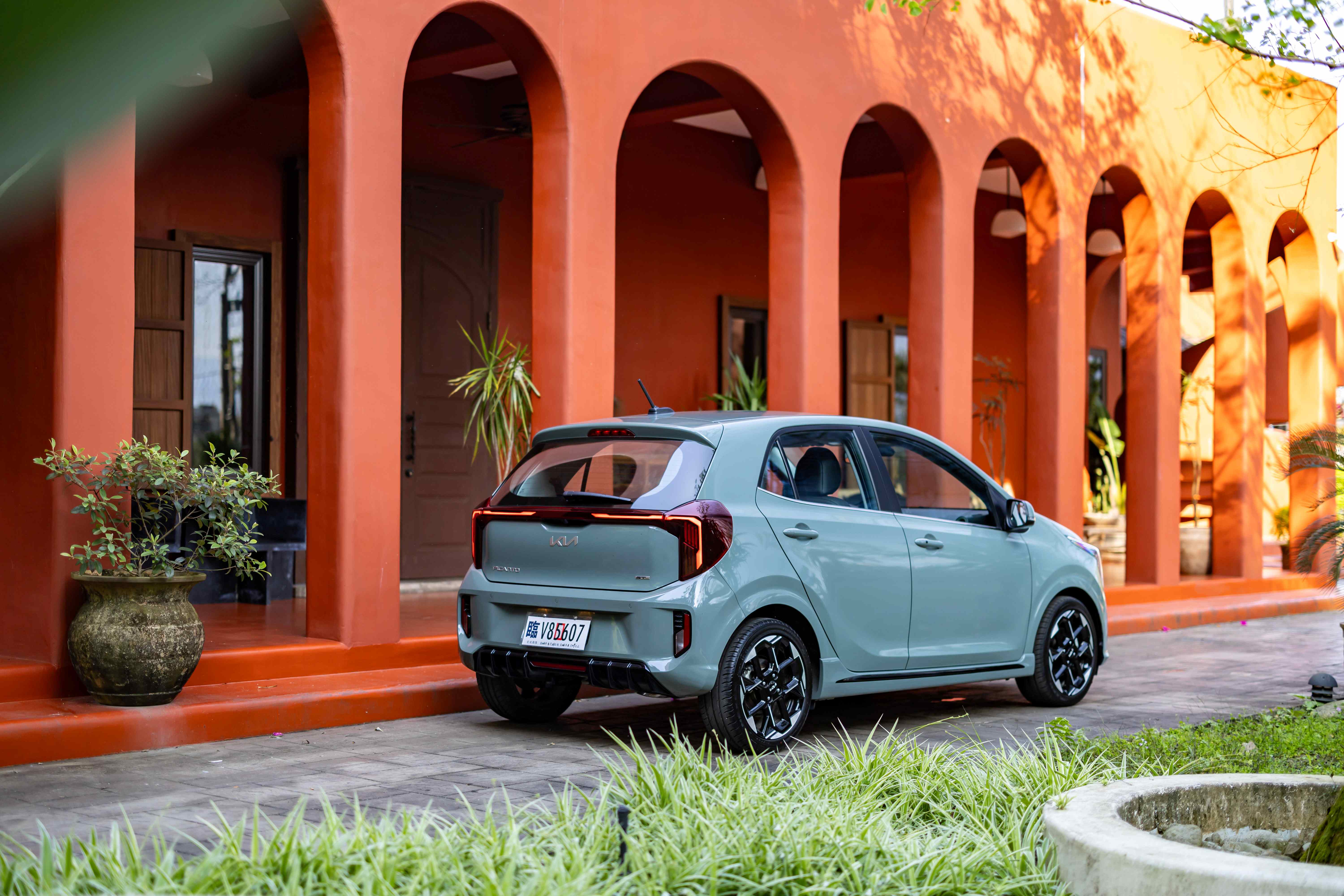 2. Kia總代理台灣森那美起亞本月特別為The new Picanto推出限時禮遇，含舊換新與貨物稅減徵即能享49.9萬元起即可輕鬆入主。